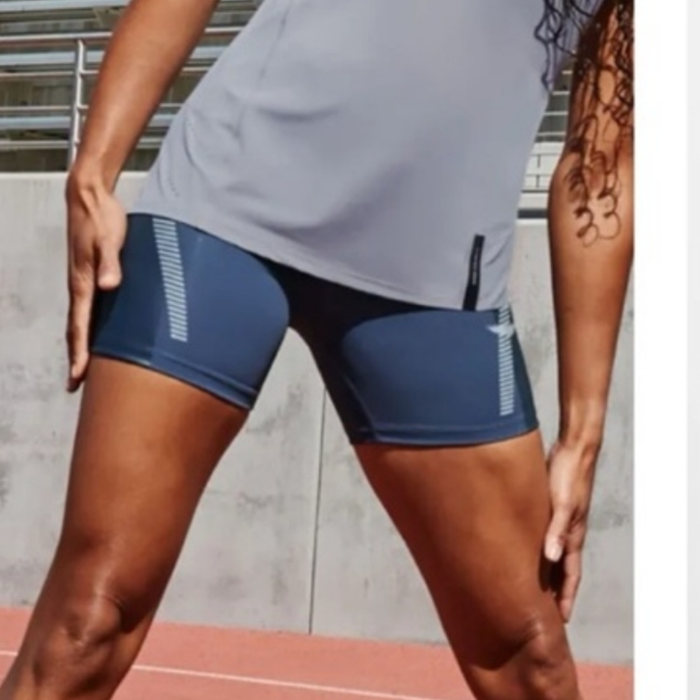 NWT ATHLETA workout shorts, Legend Shortie gun metal blue Size 3X